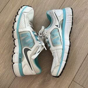 Nike white and blue athletic shoes size 7